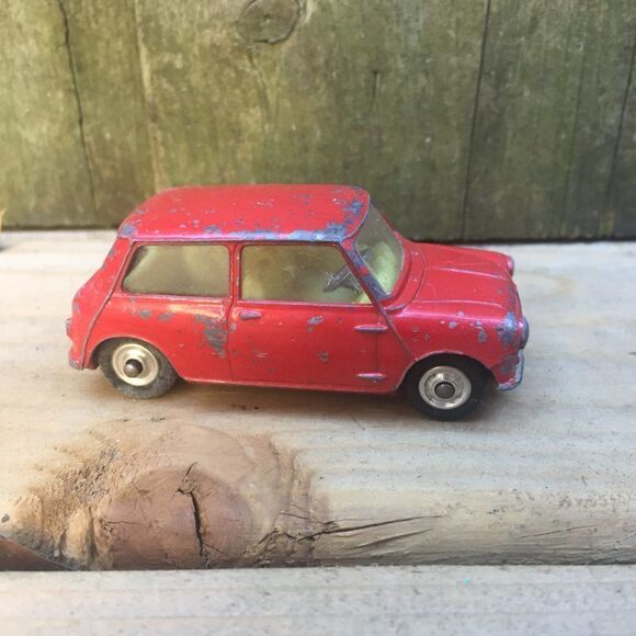 Vintage 1960 Corgi Toys 225 Austin Seven Car Red - Picture 2 of 8